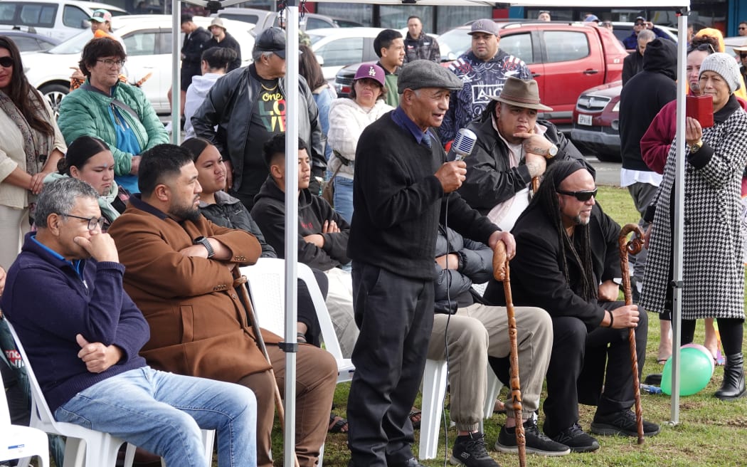 Kaumatua Wikitoria Te Whata addresses the crowd.