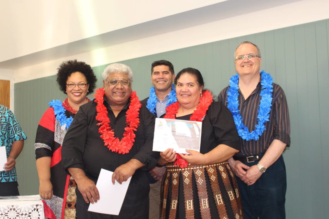 Lingisou Sinaki Teulilo receiving his certificate.