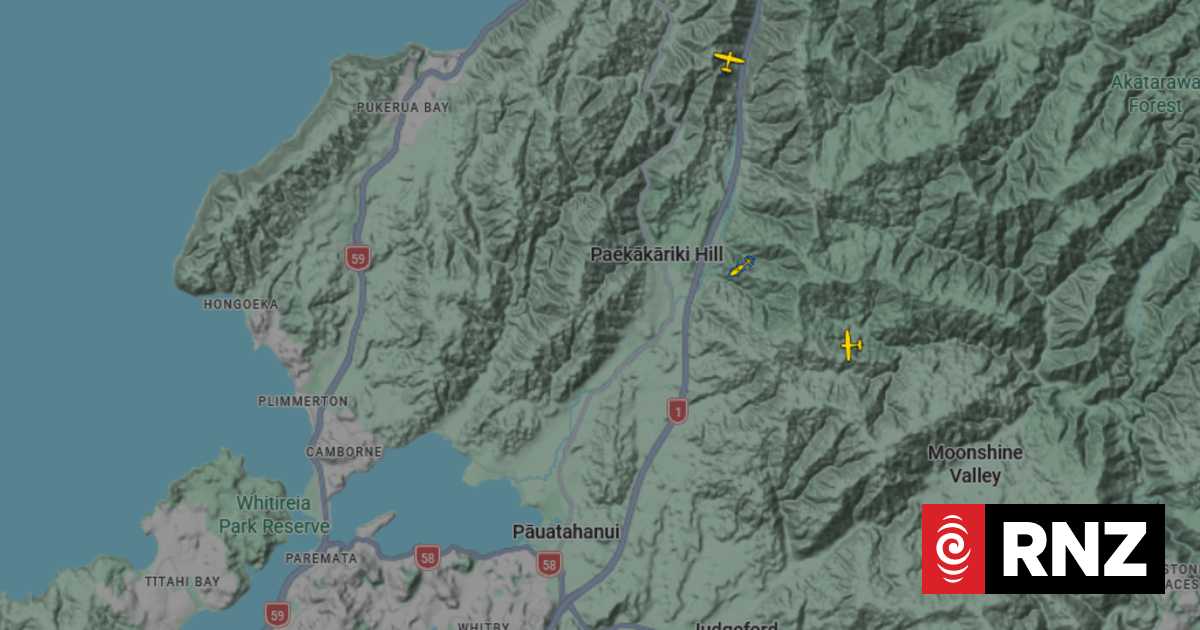 Emergency services rush to helicopter crash in Paekākāriki Hill
