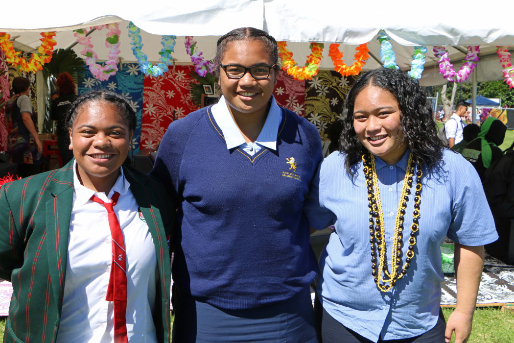 (L-R) Rochantaye Salatielu, Jenna-Lee Tokimua, Taylyn Pulefale.