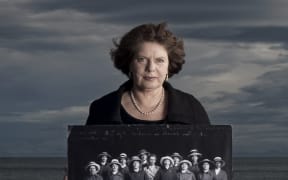 Jane Tolerton holding a photo of the NZ Volunteer Sisterhood before the first group left Wellington for Egypt in October 1915. Hatless in the middle is Ettie Rout, the one woman associated with NZ in WWI whose name is well known.