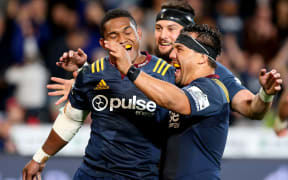 Highlanders celebrate a Waisake Naholo try.