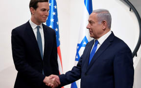 This handout picture provided by the US Embassy in Jerusalem, shows Israeli Prime Minister Banjamin Netanyahu (R) shaking hands with the US president's son-in-law and adviser Jared Kushner in the holy city on May 30, 2019. Kushner met the Israeli prime minister today as part of a Middle East tour before Washington unveils its long-awaited plan for Israel-Palestinian peace. (Photo by Matty Stern / U.S. Embassy Israel / AFP) / XGTY / RESTRICTED TO EDITORIAL USE - MANDATORY CREDIT "AFP PHOTO / MATTY STERN/U.S. EMBASSY JERUSALEM" - NO MARKETING - NO ADVERTISING CAMPAIGNS - DISTRIBUTED AS A SERVICE TO CLIENTS