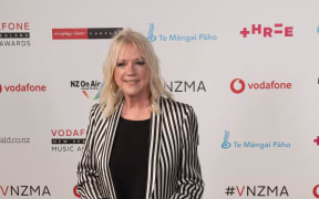 Sharon O'Neill on the red carpet at the 2017 VNZMAs