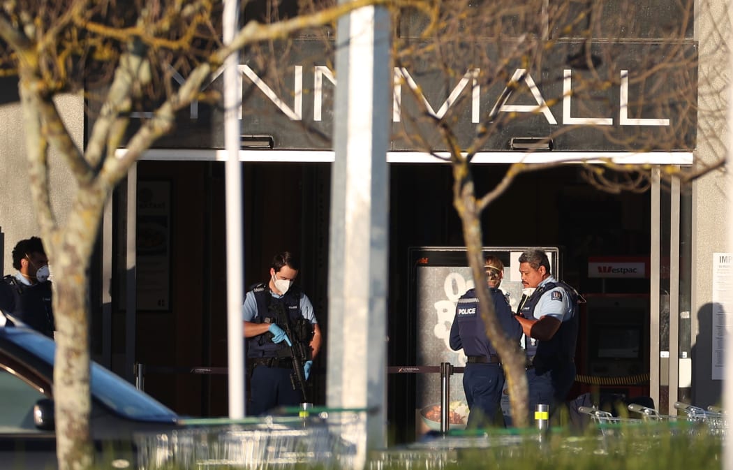 AUCKLAND, NEW ZEALAND - SEPTEMBER 04: Armed police guard Lynnmall the morning after a suspected terrorist attack on September 04, 2021 in Auckland, New Zealand.