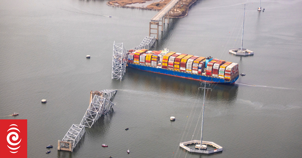 Kapitan wraku statku z Baltimore wezwał pomoc holownika na kilka minut przed uderzeniem w mostek