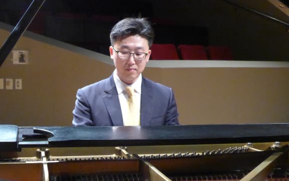 Joong Han Jung