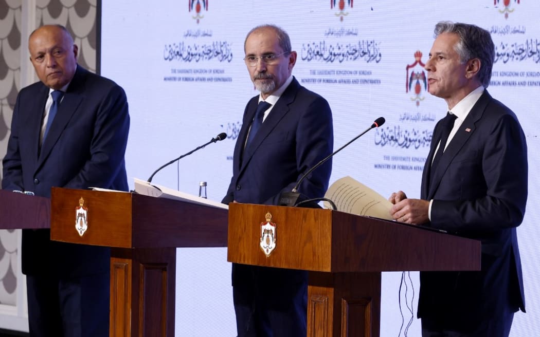 US Secretary of State Antony Blinken (R), Egyptian Foreign Minister Sameh Shoukry (L) and Jordanian Deputy Prime Minister and Foreign Minister Ayman Safadi hold a press conference, after meetings amid the ongoing conflict between Israel and the Palestinian group Hamas, in Amman on November 4, 2023. (Photo by Jonathan ERNST / POOL / AFP)