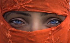Young girl Simon Lister met at Kamalapur train station in Dhaka (Simon Lister)