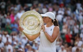 Iga Swiatek of Poland holds Venus Rosewater Dish (trophy) after winning ladies' singles final match on the day thirteen of the Wimbledon Tennis Championships at the All England Lawn Tennis and Croquet Club in London, the United Kingdom on July 12, 2025. Iga Swiatek won the match by 6-0 and 6-0 to claim her first Wimbledon victory.     ( The Yomiuri Shimbun ) (Photo by Daisuke Urakami / The Yomiuri Shimbun via AFP)