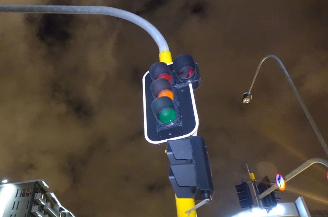 A traffic light that has gone dark after a power cut in Auckland.