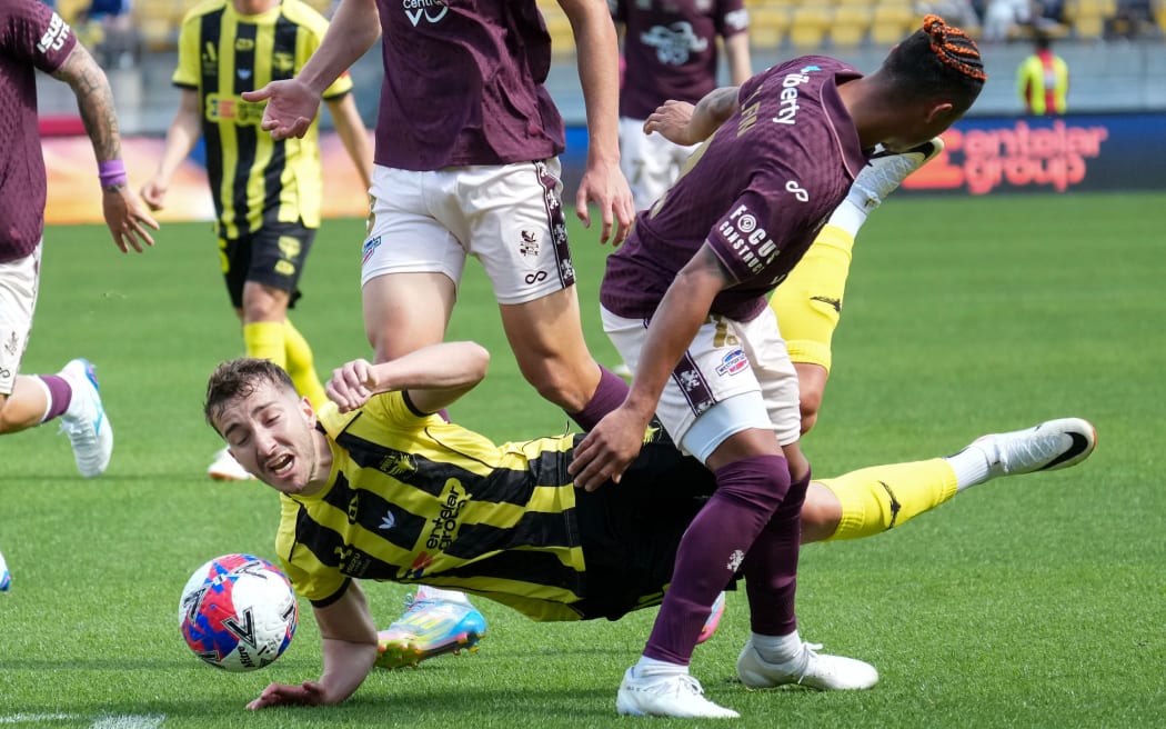 Phoenix Carlo Armiento (L) with Roar Youstin Delfin Salas Gomez during the A-League - Wellington Phoenix v Brisbane Roar FC at Sky Stadium, Wellington.