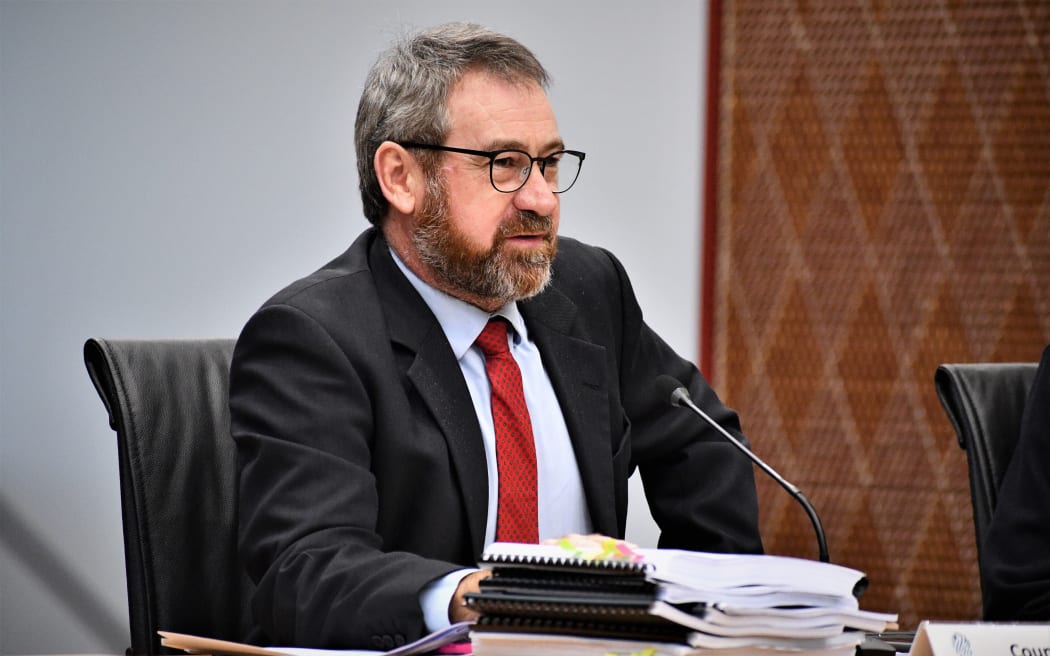 Rotorua Lakes Councillor Robert Lee shows colleagues what 2100 submissions looks like.