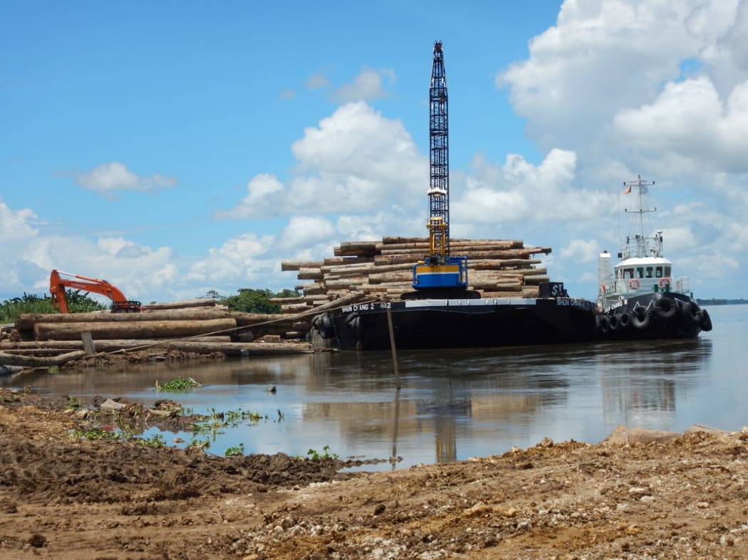 Logs loaded onto barge at Kanduanum on Sepik River; Turubu SABL, East Sepik Province, PNG.
