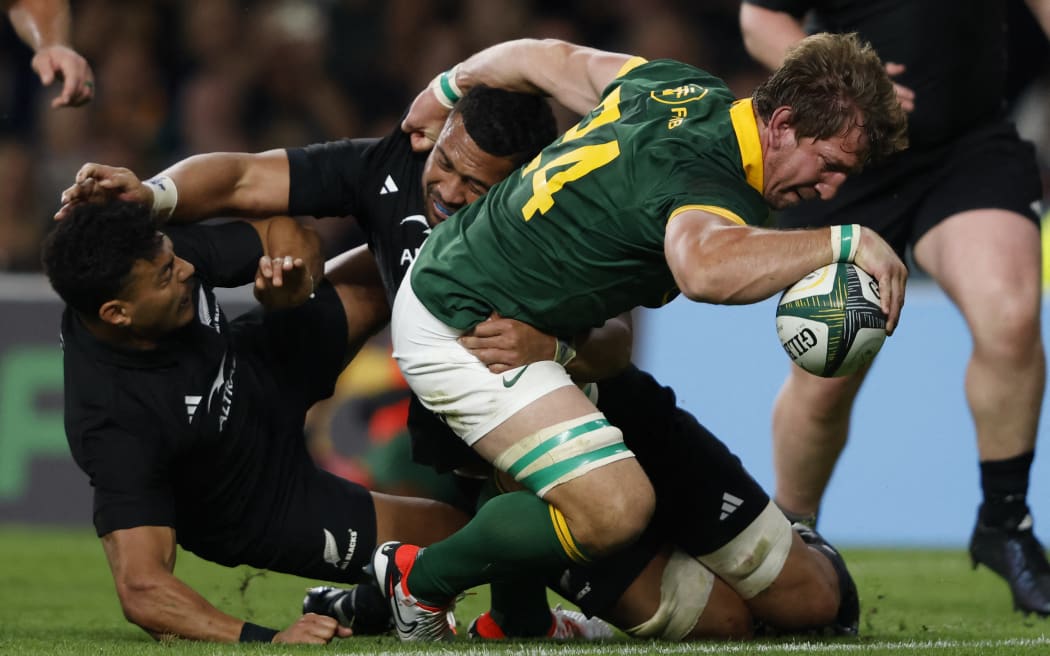 Kwagga Smith scores a try for South Africa during the pre-World Cup Rugby Union match between New Zealand and the Springboks at Twickenham.