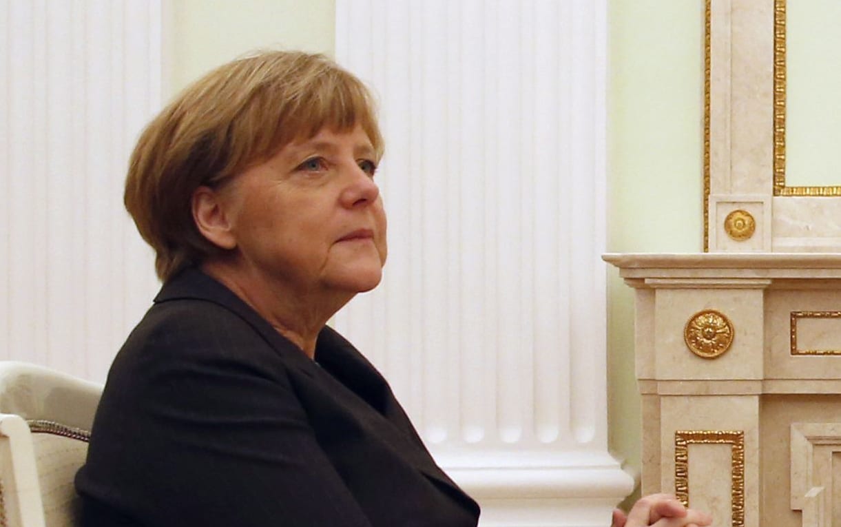 French President Francois Hollande (R), Russian President Vladimir Putin (C) and German Chancellor Angela Merkel (L) meet at the Kremlin in Moscow.
