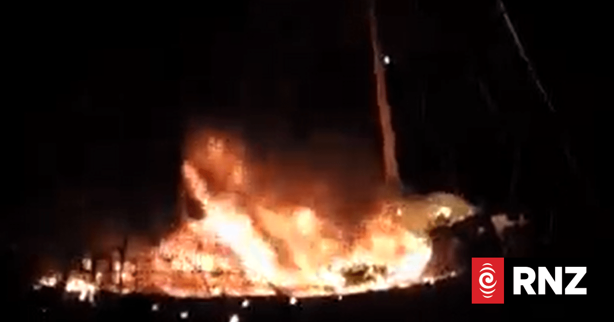 Watch: Fire rips through boat in Waitematā Harbour