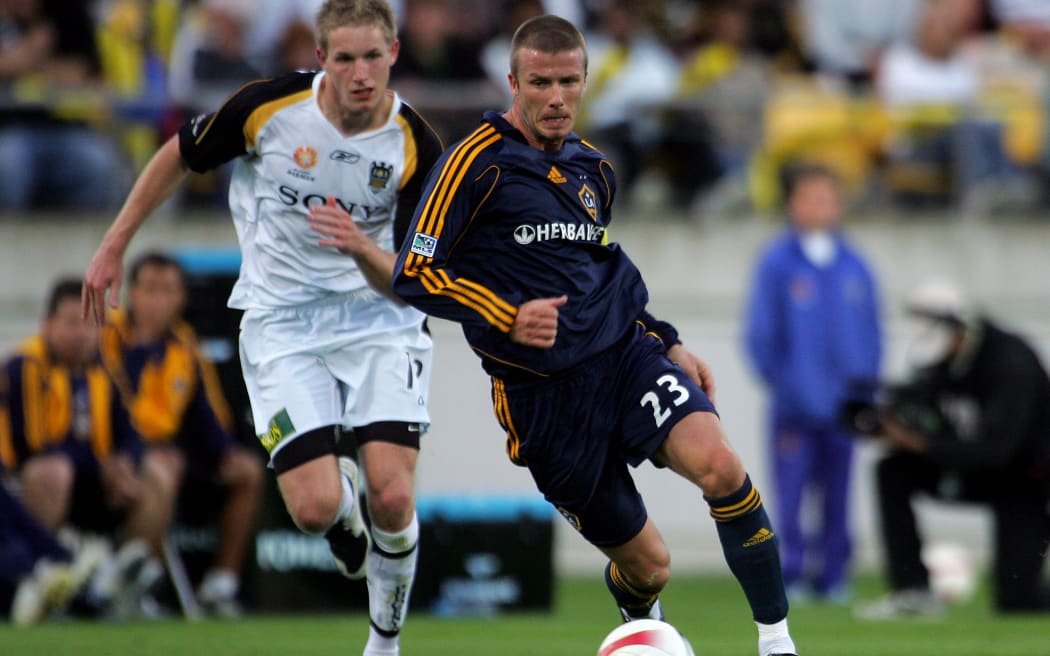 Wellington Phoenix's Steven Old chases LA Galaxy's David Beckham.