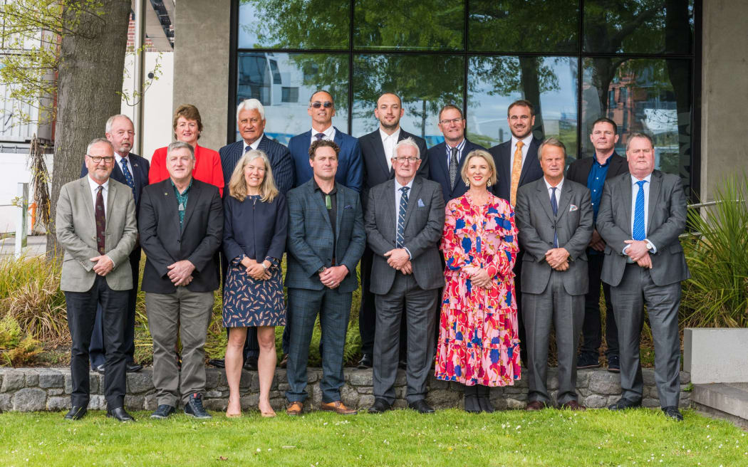 Environment Canterbury councillors David East (back, left, Christchurch North East/ Ōrei), Claire McKay (North Canterbury/ Ōpukepuke), Tutehounuku Korako (Ngāi Tahu), Iaean Cranwell (Ngāi Tahu), Joe Davies (Christchurch North East/ Ōrei), Nick Ward (South Canterbury/ Ōtuhituhi), Deon Swiggs (Christchurch West/ Ōpuna), Paul Dietsche (Christchurch South/ Ōwhanga), Grant Edge (front, left, North Canterbury/ Ōpukepuke), Greg Byrnes (Christchurch Central/ Ōhoko), Vicky Southworth (Christchurch South/ Ōwhanga), Craig Pauling (Christchurch West/ Ōpuna), Peter Scott (South Canterbury/ Ōtuhituhi), Genevieve Robinson (Christchurch Central/ Ōhoko), Ian Mackenzie (Mid-Canterbury/ Ōpākihi) and John Sunckell (Mid-Canterbury/ Ōpākihi)