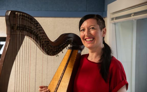 Irish harp player Úna ní Fhlannagáin