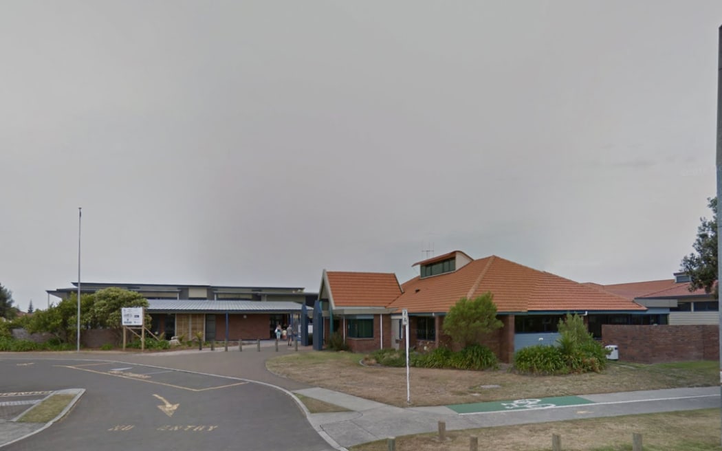 Tahatai Coast School