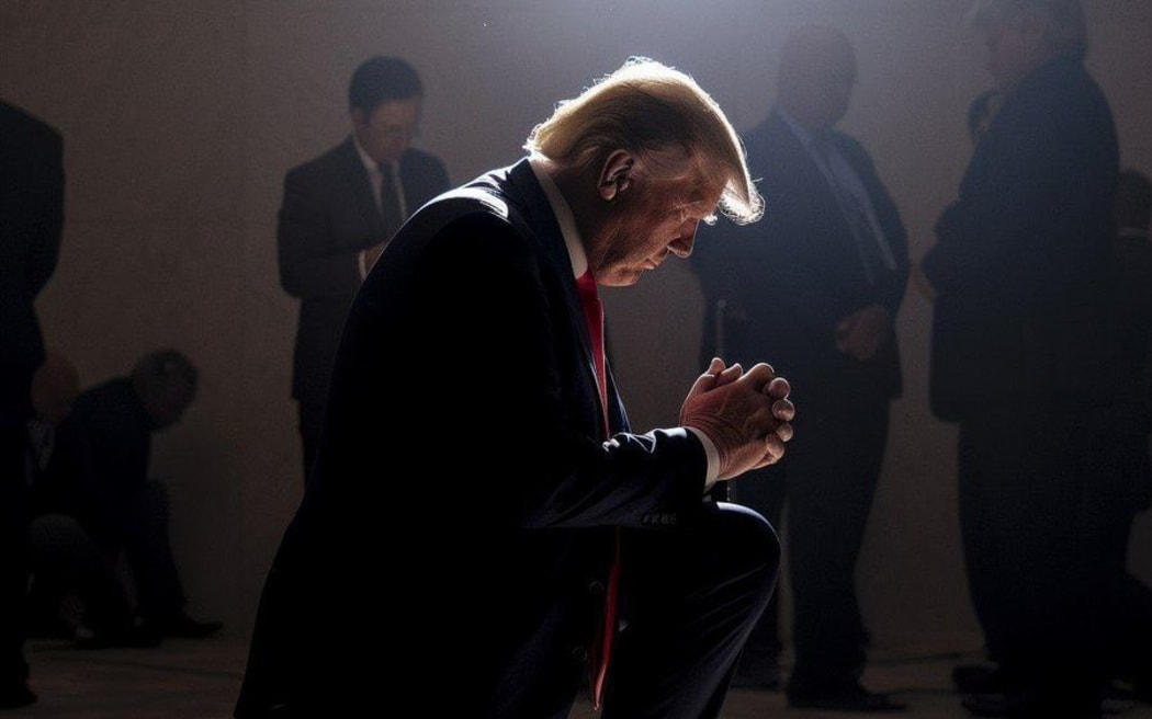 Former US President Trump posted this AI-generated image of himself, but a closer look shows he is missing fingers.