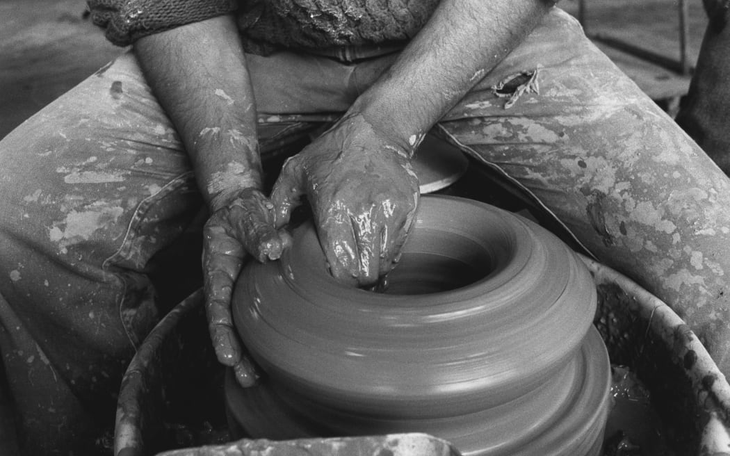 Baye Riddell throwing on the wheel at the Nga Puna Waihanga hui at Ratana in 1989