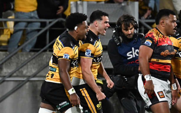 Hurricanes blow Chiefs away in windy Welly to win Super Rugby Pacific ...