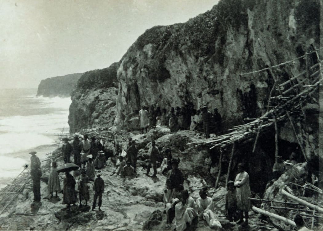 Landing place at Mutalau, photographed by Graham Balfour in 1890. Balfour may have been on board the Janet Nichol when it called at Niue while making a Pacific cruise. Balfour noted that it was ‘a very bad landing at foot of 200ft cliff’.