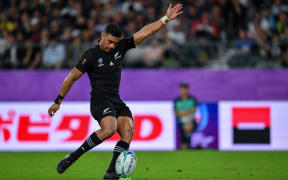 All Black Richie Mo'unga converts a try