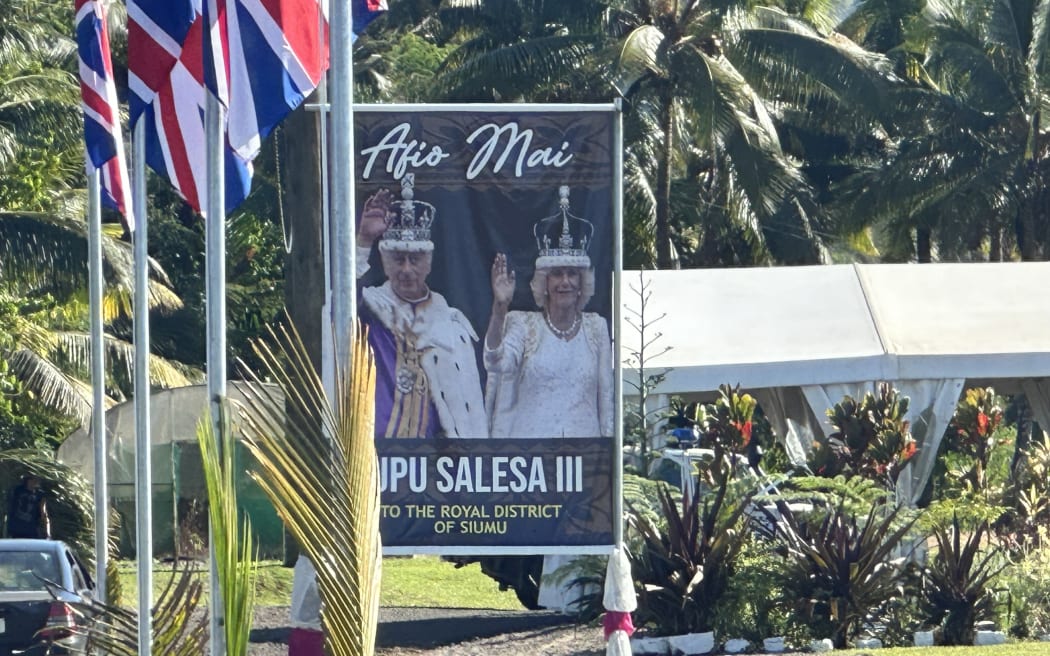 Signs welcoming King Charles and Queen Camilla to Samoa for the Commonwealth Heads of Government Meeting.