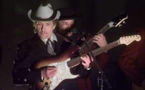 (FILES) This file photo taken on February 27, 2002 shows US singer Bob Dylan (front) performing at the 44th Annual Grammy Awards in Los Angeles.