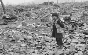 Small child and baby at Hiroshima [courtesy Alexander Turnbull Library]