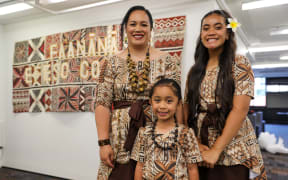 Vasa Fia Collins with daughters Aselemo & Kaperiela