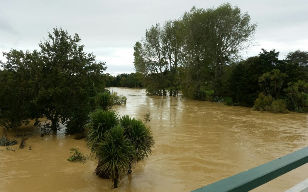 Heavy rain in the Clevedon area, south of Auckland, has swamped streams and rivers.