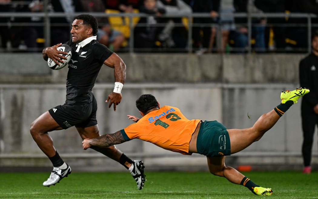 Sevu Reece of New Zealand evades a tackle from Len Ikitau of Australia.
New Zealand All Blacks v Australia Wallabies, Bledisloe Cup and Rugby Championship rugby union test match at Sky Stadium, Wellington, New Zealand on Saturday 28 September 2024. © Photo: Andrew Cornaga / Photosport