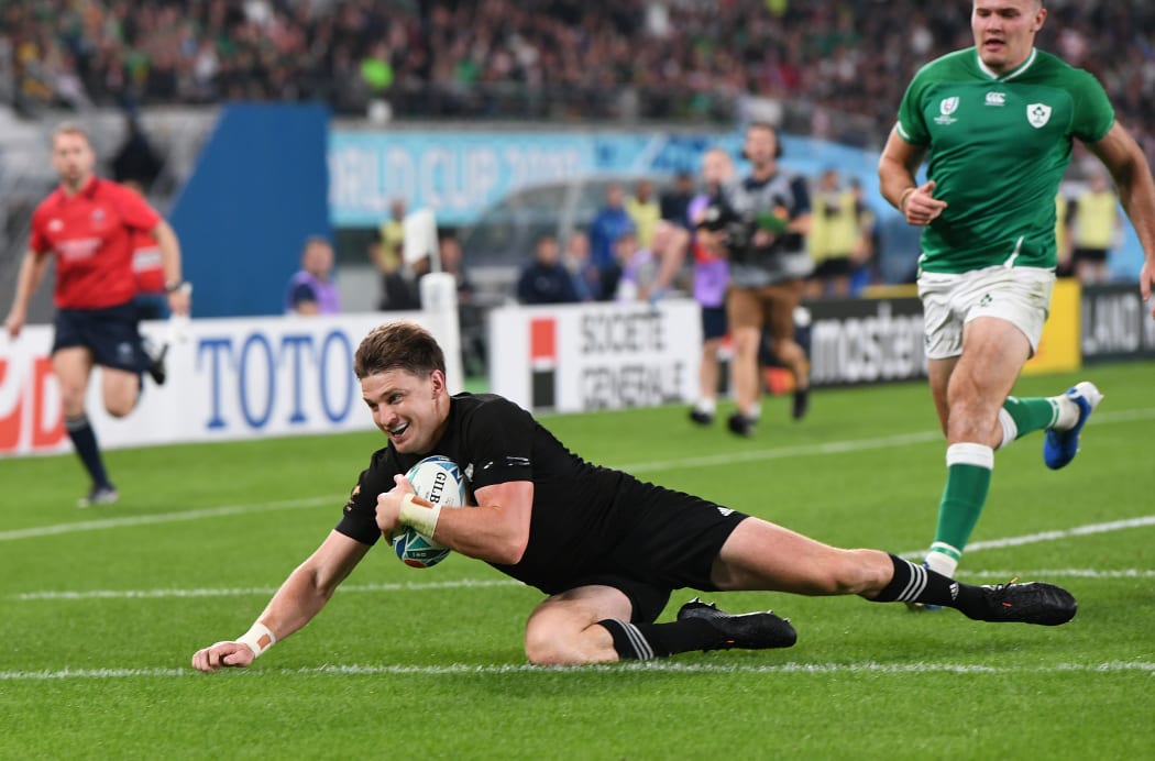 Beauden Barrett scores a try.
New Zealand All Blacks v Ireland. 1/4 Final, Rugby World Cup 2019. Tokyo Stadium, Japan, Saturday 19 October 2019. © Photo: Andrew Cornaga / www.Photosport.nz