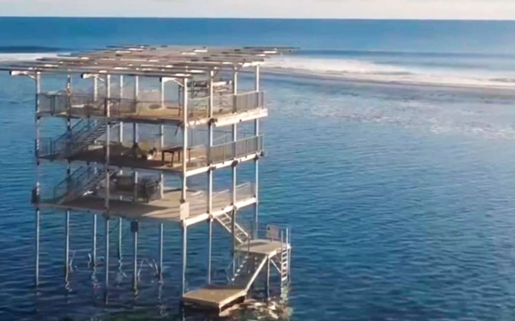The new aluminium judges’ tower at Teahupoo