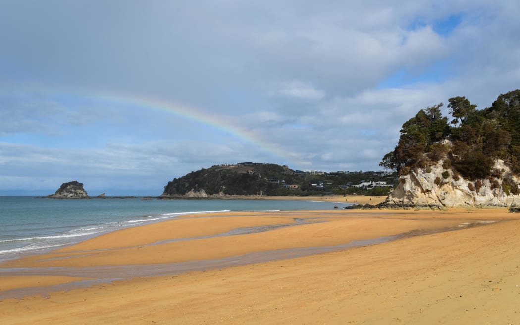 Kaiteriteri (Kaiteretere) Beach, the site of a hui in October 1841 between the rangatira ki Motueka and Captain Arthur Wakefield.