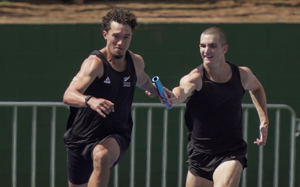 Lex Revell-Lewis and Shay Veitch transfer the baton in a 4x100m relay.