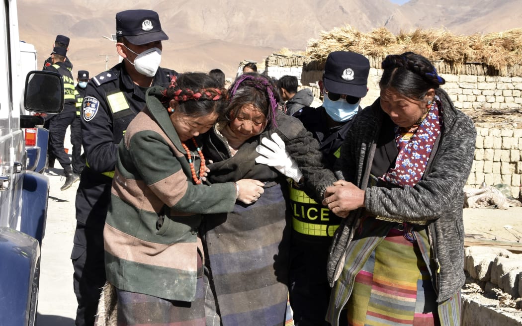 (250107) -- LHASA, Jan. 7, 2025 (Xinhua) -- Rescuers transfer the injured at Zhacun Village of Dingri County in Xigaze, southwest China's Xizang Autonomous Region, Jan. 7, 2025. A total of 95 people have been confirmed dead and 130 others injured as of 3 p.m. Tuesday, after a 6.8-magnitude earthquake jolted Dingri County in the city of Xigaze in southwest China's Xizang Autonomous Region at 9:05 a.m. Tuesday (Beijing Time). (Xinhua) (Photo by Liu Yousheng / XINHUA / Xinhua via AFP)