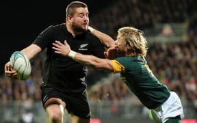 Dane Coles gives Faf de Klerk the big don't argue.