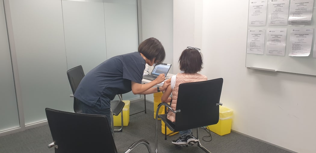 A woman receives her vaccine.