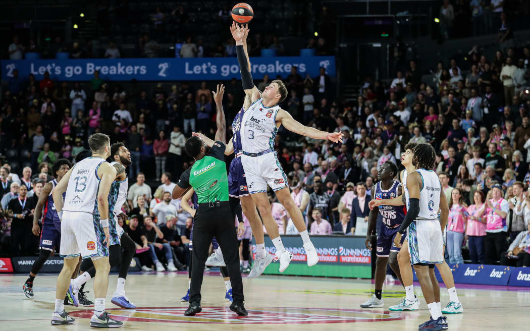 Tip Off during  the NBL game NZ Breakers v Adelaide 36ers