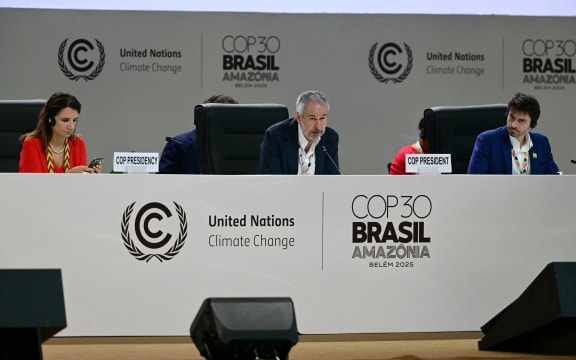 COP30 President Andre Correa do Lago (C) speaks during a plenary session of the COP30 UN Climate Change Conference in Belem, Para state, Brazil on November 21, 2025. Colombia said Friday that the UN climate talks "cannot end" without a roadmap for the global phaseout of fossil fuels after it was omitted from the latest draft agreement unveiled by COP30 host Brazil. (Photo by Pablo PORCIUNCULA / AFP)