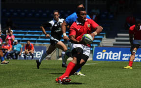 Tonga A launch an attack against Samoa A in the third round of the Americas Pacific Challenge 2017.