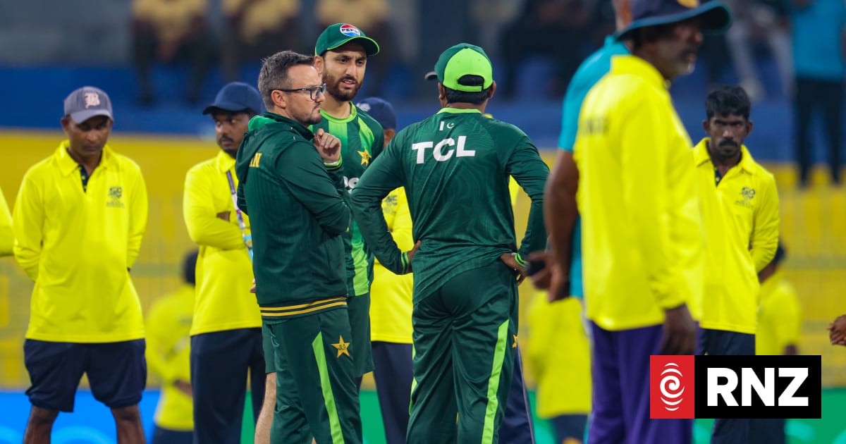 Cricket: Ex-captains question Pakistan's 'panic-button' squad shake