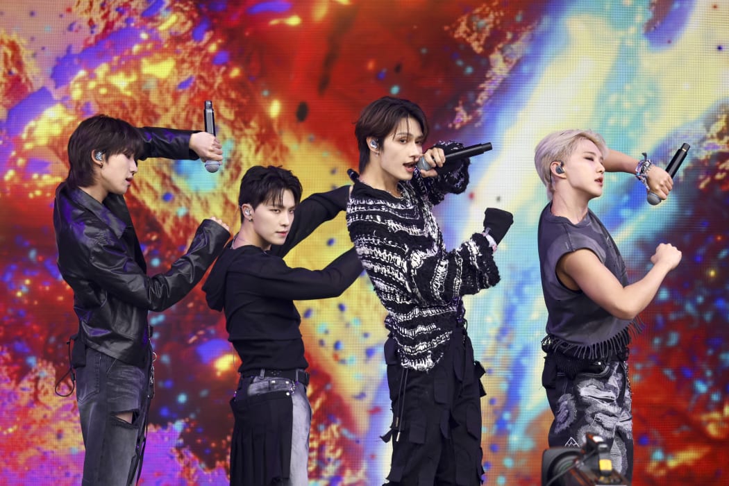 K-POP/アジア SEVENTEEN K-pop sensation Seventeen (@saythename_17) returns to Hong