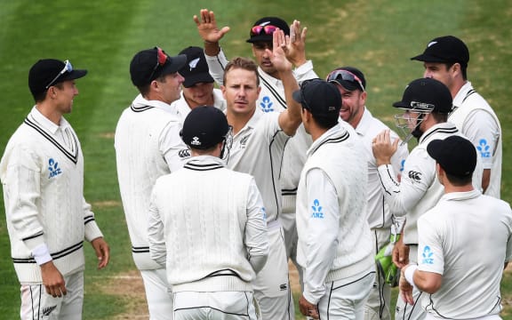 Neil Wagner and team mates celebrate the wicket of Mithun.