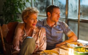 Annette Bening and Jamie Bell in Film Stars Don't Die in Liverpool